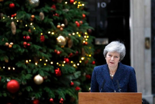 Brexit: la survie politique de Theresa May sur la sellette au Parlement
