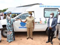Don d’une ambulance de la Première dame au Centre de santé rural de Kondiébouman
