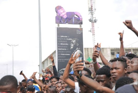 Un an après sa mort, Arafat Dj célébré par des milliers de fans à Abidjan