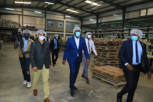 Le Ministre Souleymane Diarrassouba constate les retombées de la politique industrielle du Président Alassane Ouattara à Bonoua