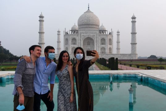 Inde: après six mois de fermeture, le Taj Mahal rouvre ses portes aux touristes