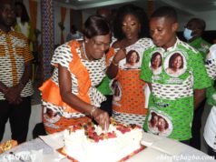 Simone Gbagbo parle de politique à Laurent Gbagbo