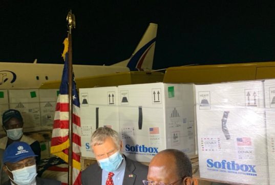 Les États-Unis font don de vaccins COVID-19 à la Côte d’Ivoire