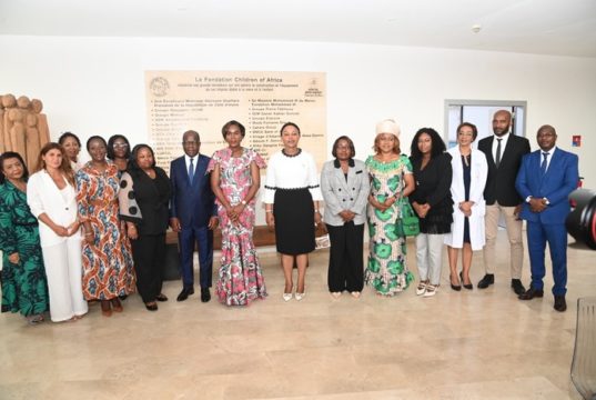 Santé de la mère et de l’enfant: Zita Oligui Nguema visite l’Hôpital Mère-Enfant de Bingerville