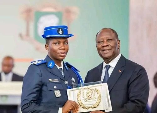 Côte d’Ivoire : Chef de la section anti-drogue, le capitaine Claudia Adou honoré par le Prix National d’Excellence