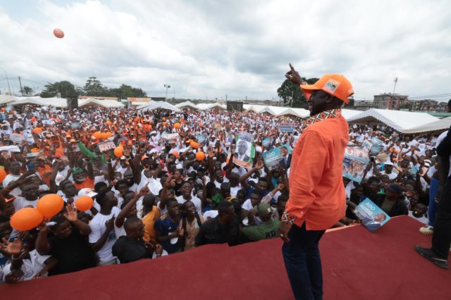 Yopougon : Le RHDP clôture sa campagne dans une marée orange à la place Ficgayo
