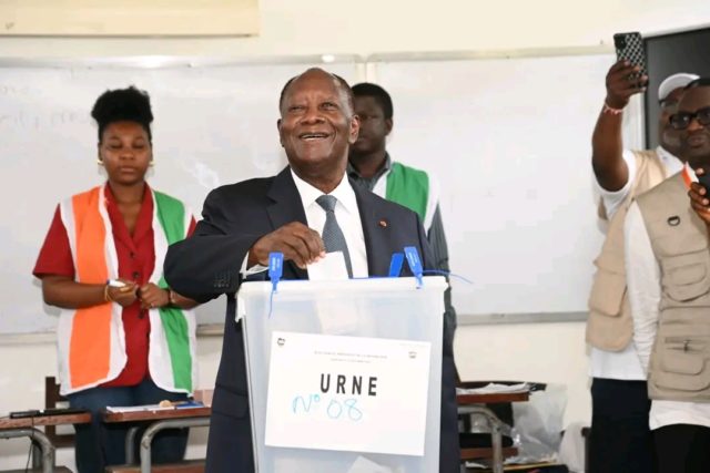 Après son vote: Alassane Ouattara invite les Ivoiriens à voter massivement