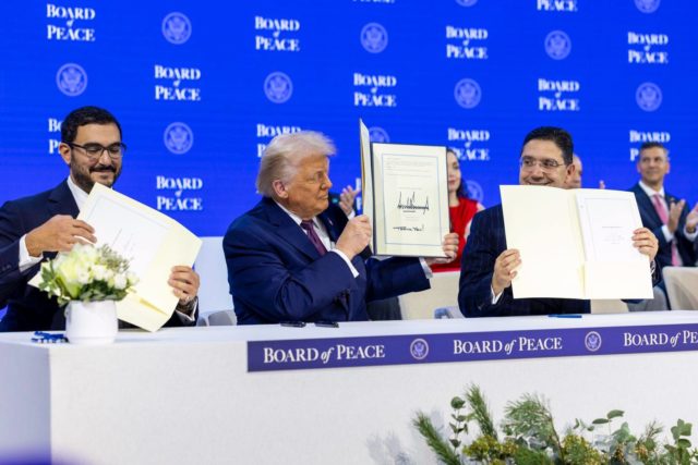 Le Maroc a signé à Davos la Charte constitutive du Conseil de Paix