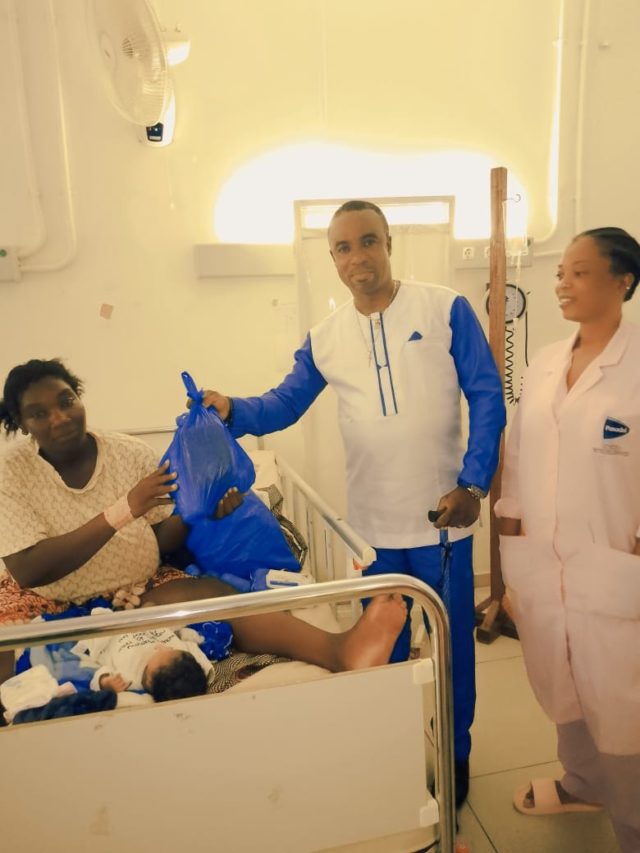 Fête des mères à Bouaké : Paul Dakuyo au chevet des nouvelles mamans