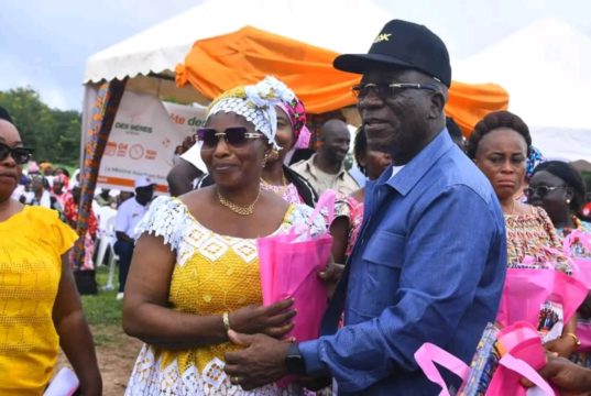 Fête des mères: Assahoré Jacques offre d’importants équipements aux femmes de Brobo