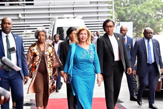 Luanda: La Première Dame, Madame Dominique Ouattara partage l’expérience ivoirienne pour renforcer la résilience des femmes africaines
