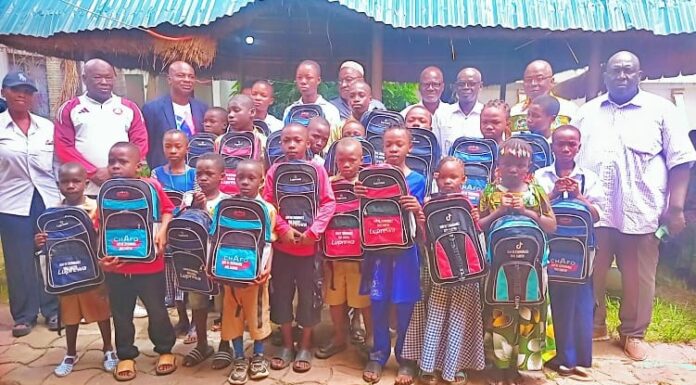 Rentrée scolaire 2026-2027: Paul Dakuyo offre 5 000 kits scolaires aux élèves de Bouaké