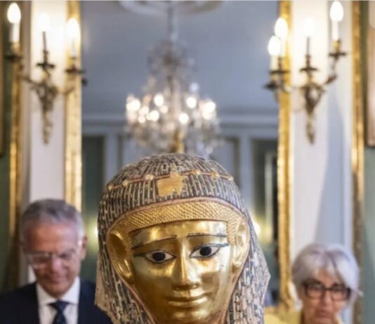 Un masque funéraire vieux de 2 000 ans retourne en Égypte