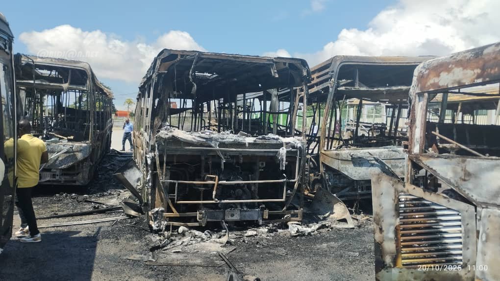 Côte d’Ivoire : 40 autobus de la SOTRA entièrement calcinés après un incendie au dépôt 5 à Koumassi ( Bilan provisoire)