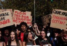 France: Les cours seront totalement ou partiellement suspendus lundi dans 500 lycées